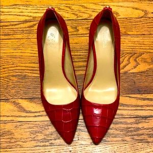 Never worn Micheal Kors Red Heels 👠